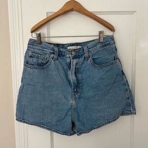 Levi’s High Loose Short size 28